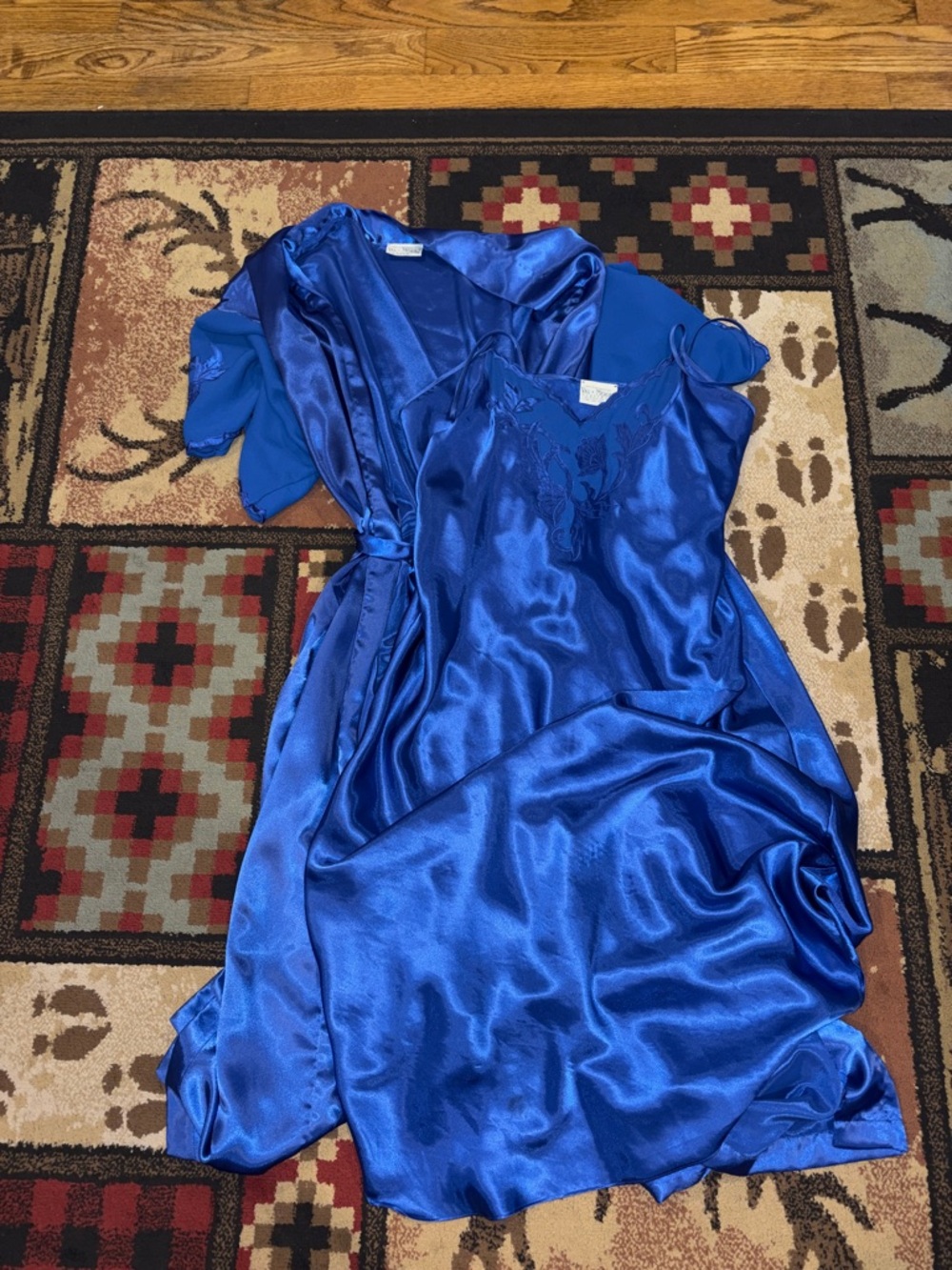 Women’s vintage 2 piece Val Mode robe and nightgown